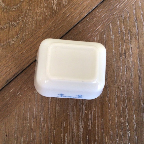 Vintage CorningWare # 501 Covered Dish - Morning Pattern - Picture 6 of 7